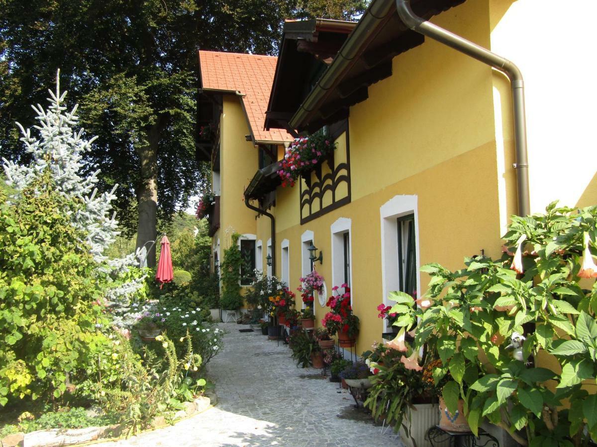 Villa Kreuthhof Appartements Klosterneuburg Exterior photo